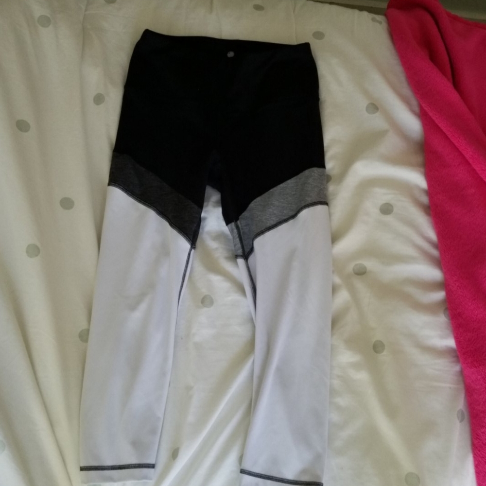 High-waisted Capri pant athletic workout leggings